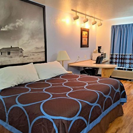 Super 8 By Wyndham Three Hills Ab Hotel Ngoại thất bức ảnh