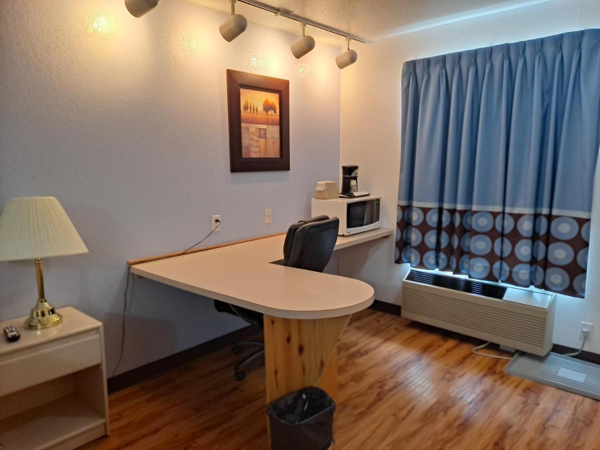 Super 8 By Wyndham Three Hills Ab Hotel Ngoại thất bức ảnh