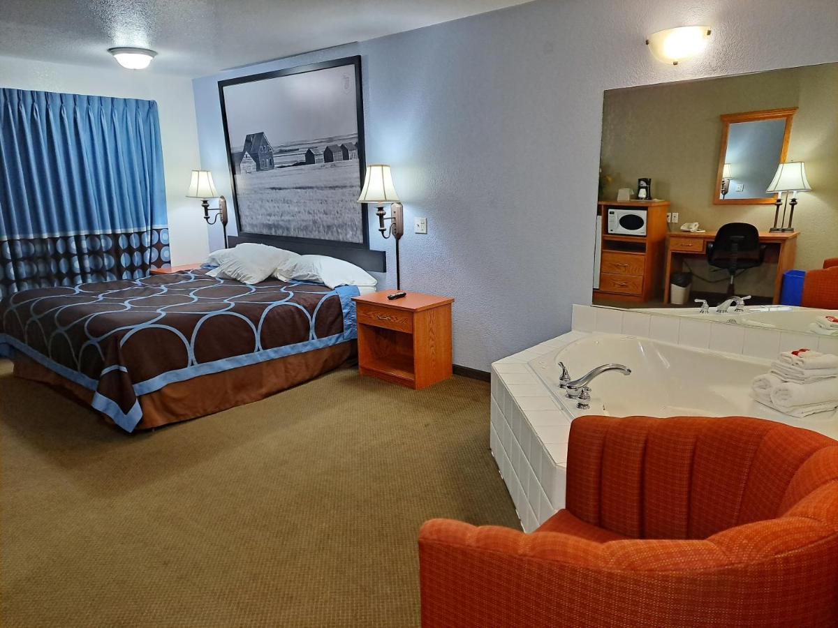 Super 8 By Wyndham Three Hills Ab Hotel Ngoại thất bức ảnh