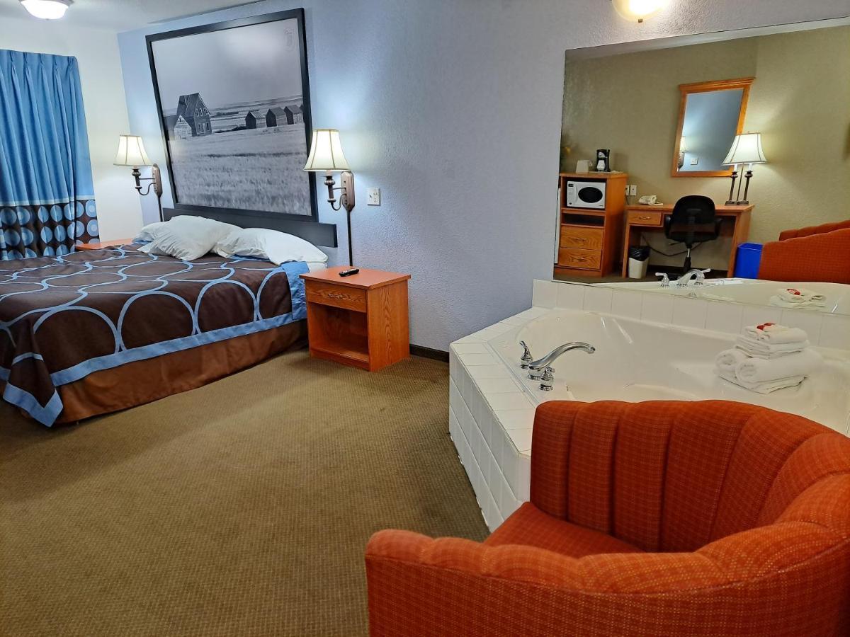 Super 8 By Wyndham Three Hills Ab Hotel Ngoại thất bức ảnh