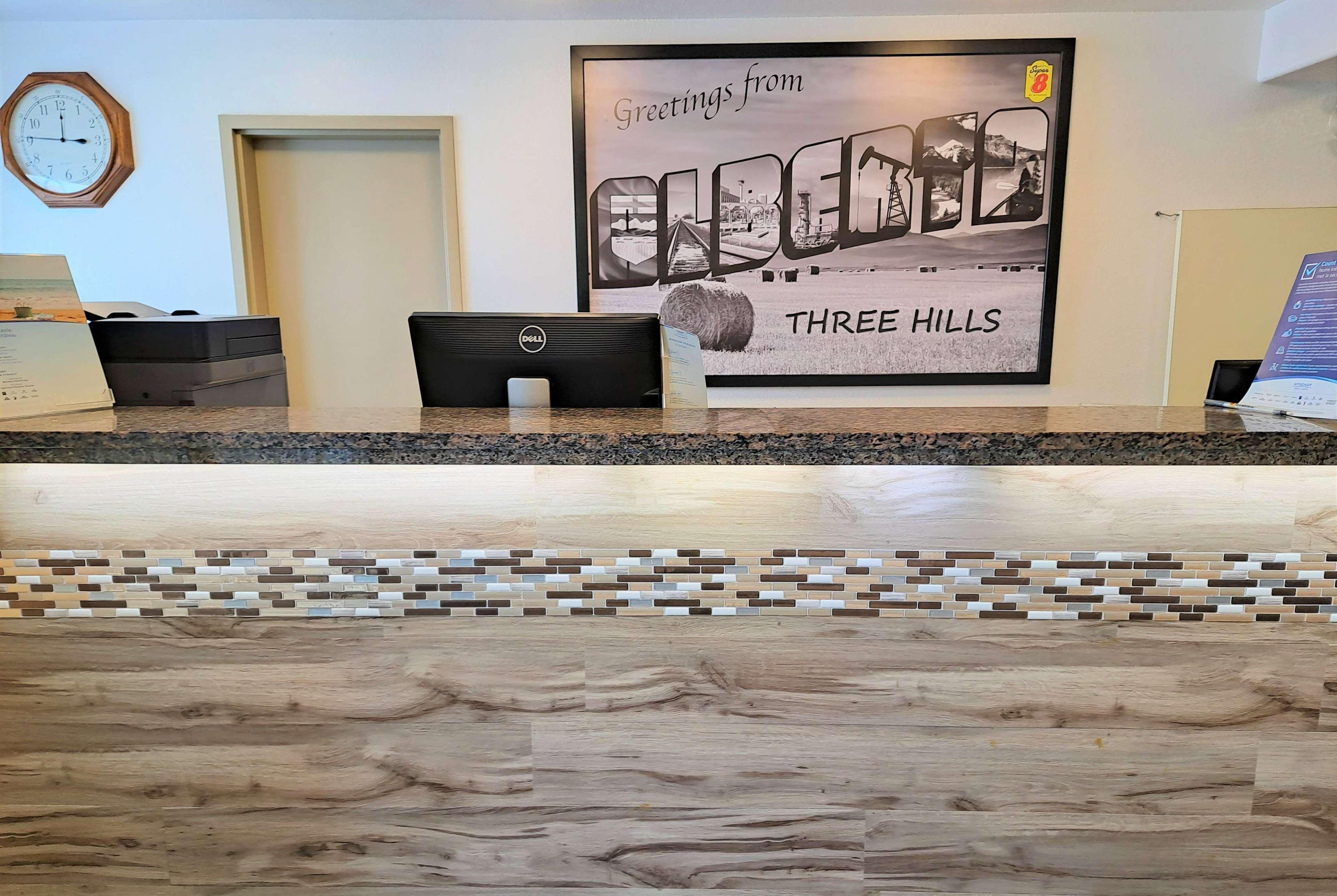 Super 8 By Wyndham Three Hills Ab Hotel Ngoại thất bức ảnh